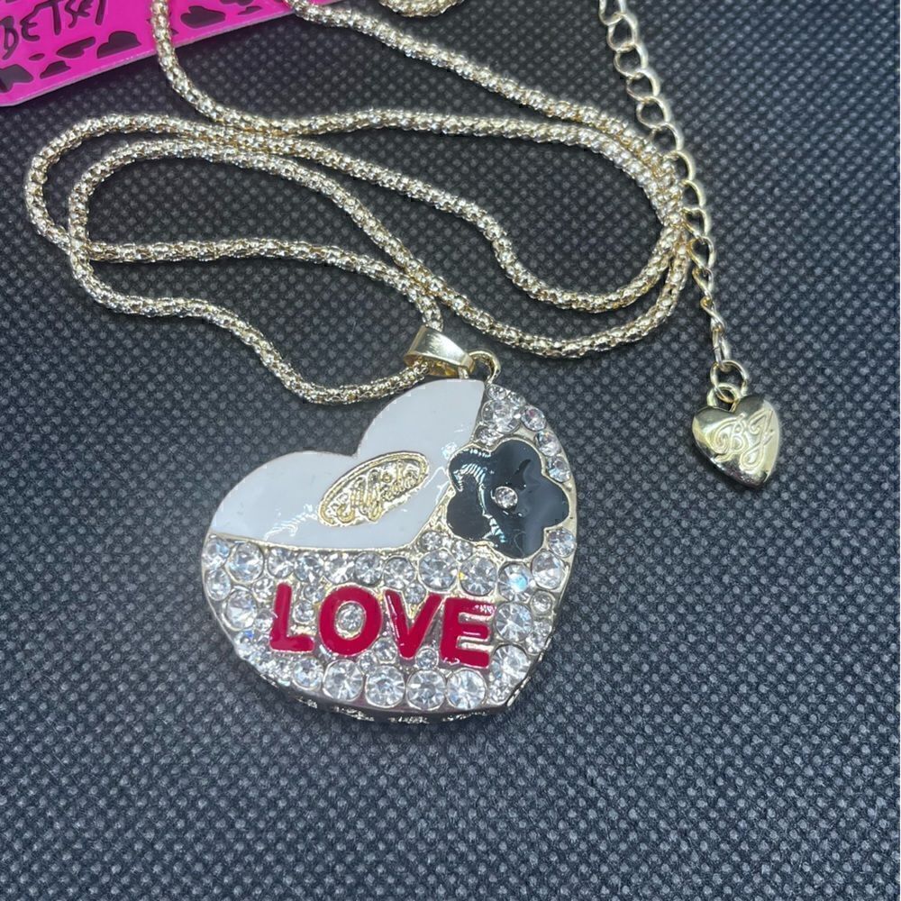 NECKLACE! Betsey Johnson LOVE Tri-Colored Gemstone Pendant BNWT